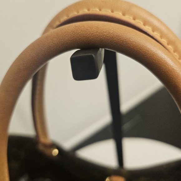 Louis Vuitton Montaigne GM – Monogram Canvas w/ Original Strap - Picture 10 of 16